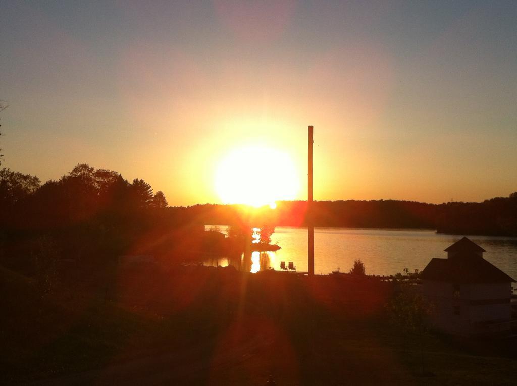 Lake Lauzon Resort Blind River 外观 照片